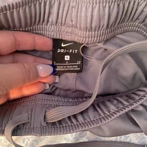 Kids Nike Dri-Fit Grey/Lime Drawstring Shorts, Size S - Picture 3 of 4